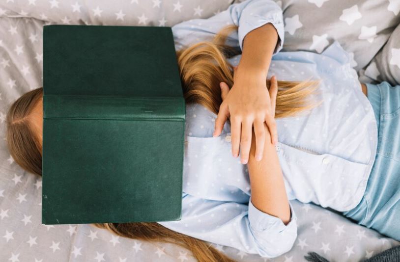 <p>Nem todo episÃ³dio de insÃŽnia requer melatonina. Muitas vezes, o problema estÃ¡ ligado a ansiedade, depressÃ£o ou dor crÃŽnica, condiÃ§Ãµes que precisam de tratamento especÃ­fico. Usar o hormÃŽnio sem investigar a causa pode mascarar o problema.</p>
