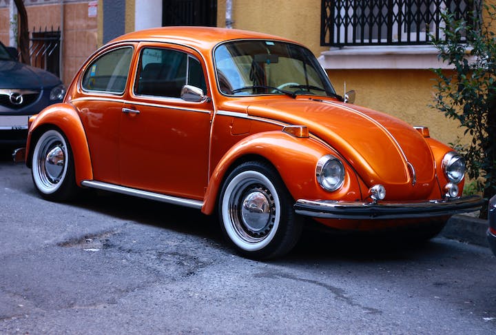 No mundo, o Fusca também foi um carro muito popular. Ele foi produzido em mais de 20 países e vendeu mais de 21 milhões de unidades! - murat soyluoglu pexels