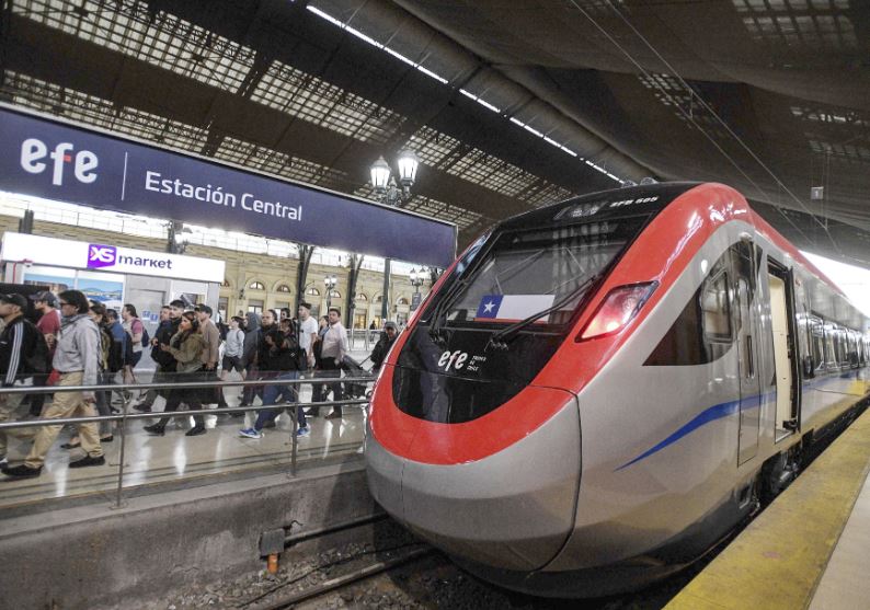 O Chile inaugurou em janeiro de 2024 uma rota ferroviária que é a mais rápida da América do Sul. O trem de alta velocidade alcança 160 km/h e começou a circular no dia 16.  -  (crédito: Divulgação Ministério dos Transportes do Chile/Instagram)