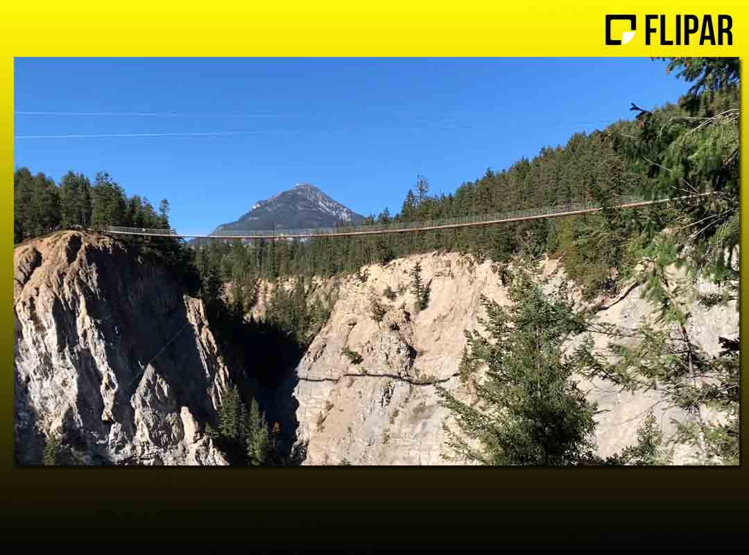 Golden Skybridge, Canadá: Essa ponte suspensa pedonal se estende por um profundo cânion, com vistas panorâmicas das montanhas. Ela fica localizada em Golden, British Columbia e é considerada a ponte suspensa mais alta do Canadá, com 130 m de altura!