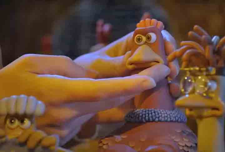 Quando se fala que as Galinhas do filme são feitas de "massinha" no Brasil, boa parte do público pensa nas massas de modelar vendidas em papelarias e supermercados e que são utilizadas por crianças na escola. 