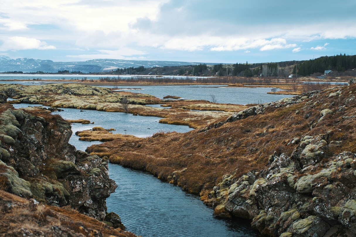 A fenda fica localizada a cerca de 50 km da capital Reykjavik, no Parque Nacional Þingvellir.-Nadine Bliedung Unsplash
