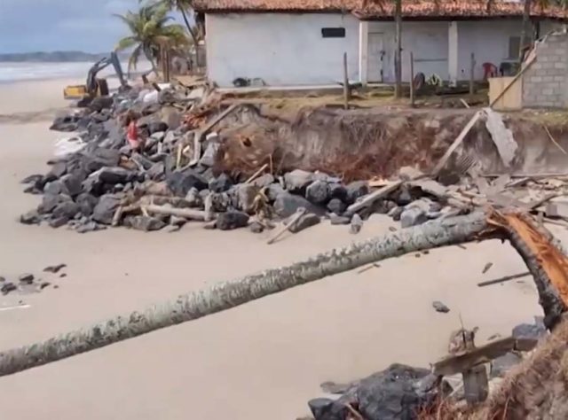 Erosão em áreas costeiras do Brasil 