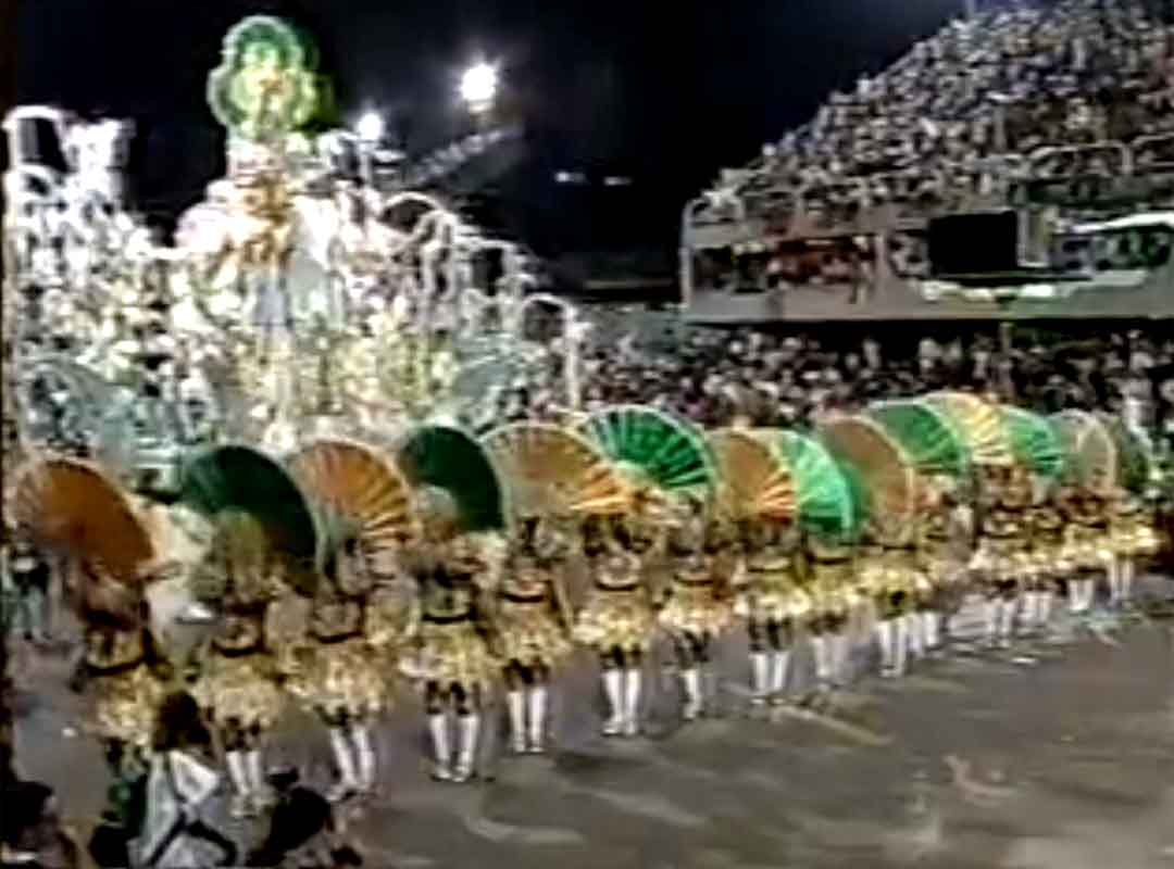 <p>O coreógrafo Fábio de Mello começou a marcar seu nome na história do carnaval com a Comissão de Frente da Imperatriz Leopoldinense, em 1994. Os componentes portavam leques e esbanjavam sincronia e se tornaram uma das maiores da folia carioca. Eles representavam os dançarinos da corte.</p>
