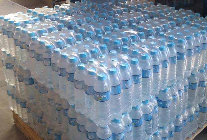 A proporÃ§Ã£o Ã© atÃ© cem vezes maior que as estimativas feitas anteriormente. Os pesquisadores verificaram a presenÃ§a de entre 110 e 370 mil fragmentos de plÃ¡stico por litro de Ã¡gua. 
