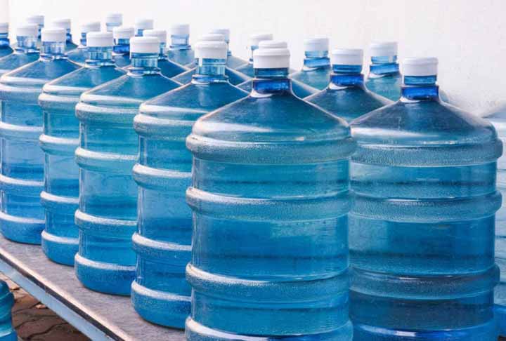 Ao todo, 20 marcas de água mineral em garrafa foram objeto de análise e apenas uma não tinha microplásticos. 
