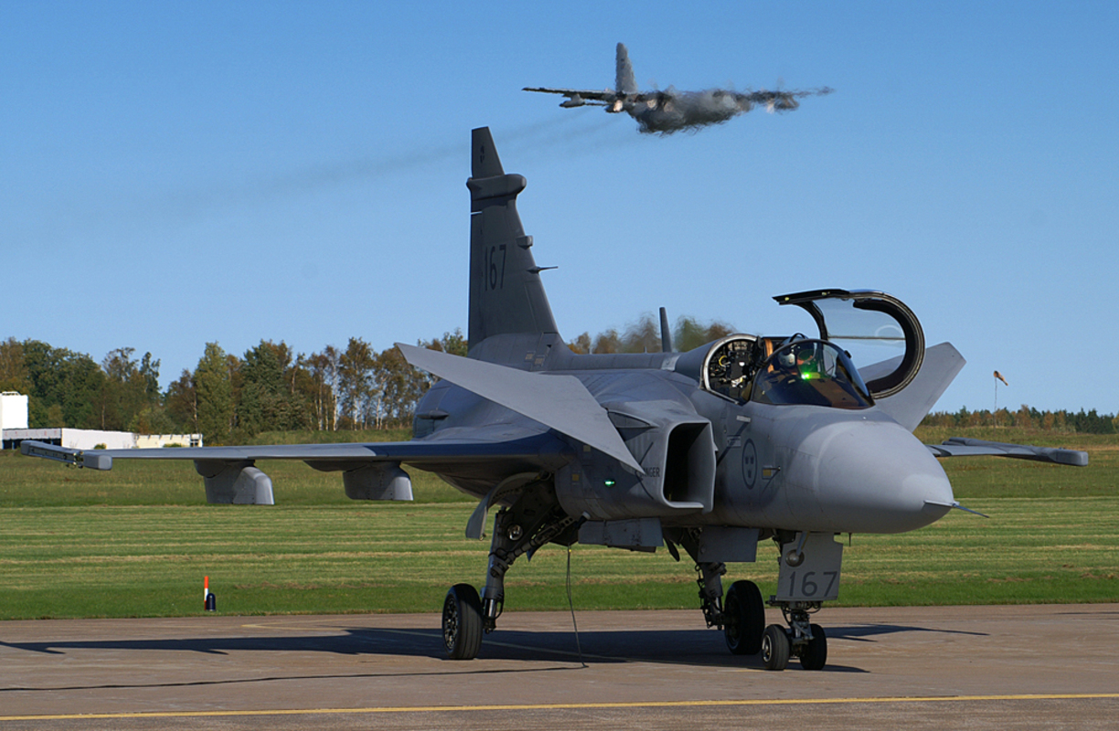 A previsão é que até 2027 o Brasil receba um total de 36 aeronaves modelo F-39 Gripen.