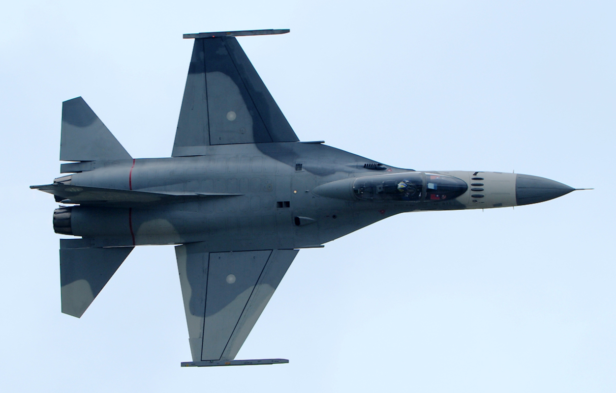 14º) Taiwan (750 aeronaves): Foi fundada em 1920 e é chamada oficialmente de Força Aérea da República da China (ROCAF). Caças F-16 Fighting Falcon, Mirage 2000 e AIDC F-CK-1 Ching-kuo (foto) são alguns dos principais da frota taiwanesa.