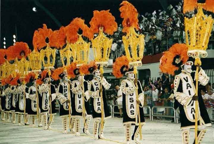 No ano de 2003 a Gaviões da Fiel sagrou-se bi-campeã do carnaval paulistano com enredo que falava sobre as cinco regiões do Brasil. "As Cinco Deusas Encantadas na Corte do Rei Gavião" Novamente com a assinatura de Jorge Freitas. - Divulgação