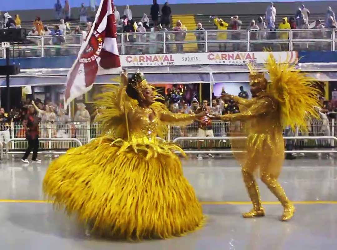 O casal tem uma série de passos que podem ser utilizados e muitos têm focado também em coreografias, mas sem deixar o bailado tradicional de lado. Alguns deles são o maneio, meia-volta, giro completo, torneado, mensura, aviãozinho, cruzado, voleio, corrupio, patinete e abano, balanço, pega de mão, meio-sapateado e apresentação da bandeira.
