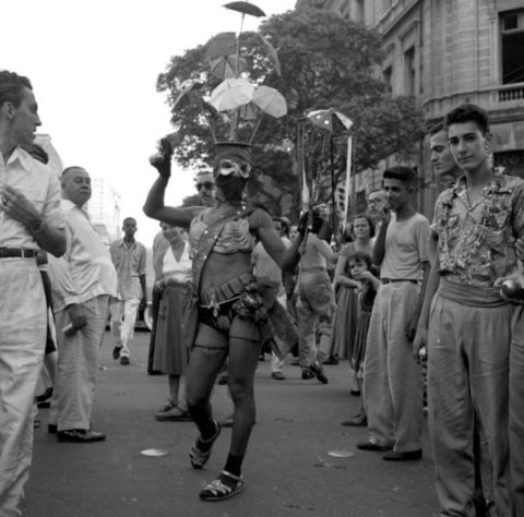 Colecionador brasileiro guarda acervo que conta a história do Carnaval do Rio