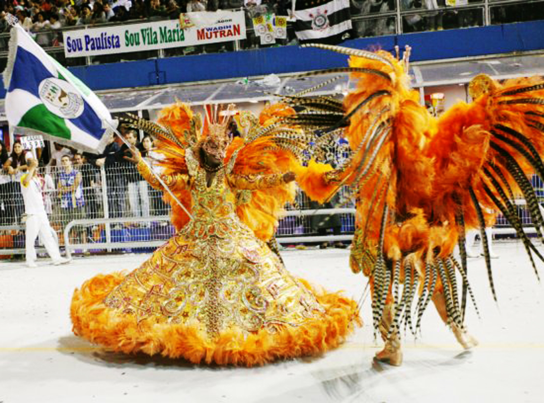 Na dança, o mestre sala atua como o guardião do pavilhão, Ele sempre gira em torno do seu próprio eixo no sentido horário e anti-horário, sempre no sentido contrário ao que gira a porta bandeira. Tudo como uma engrenagem, com muito sincronismo e leveza.