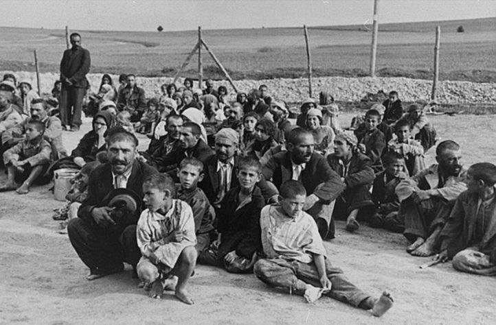 Ciganos em campo de concentração nazista