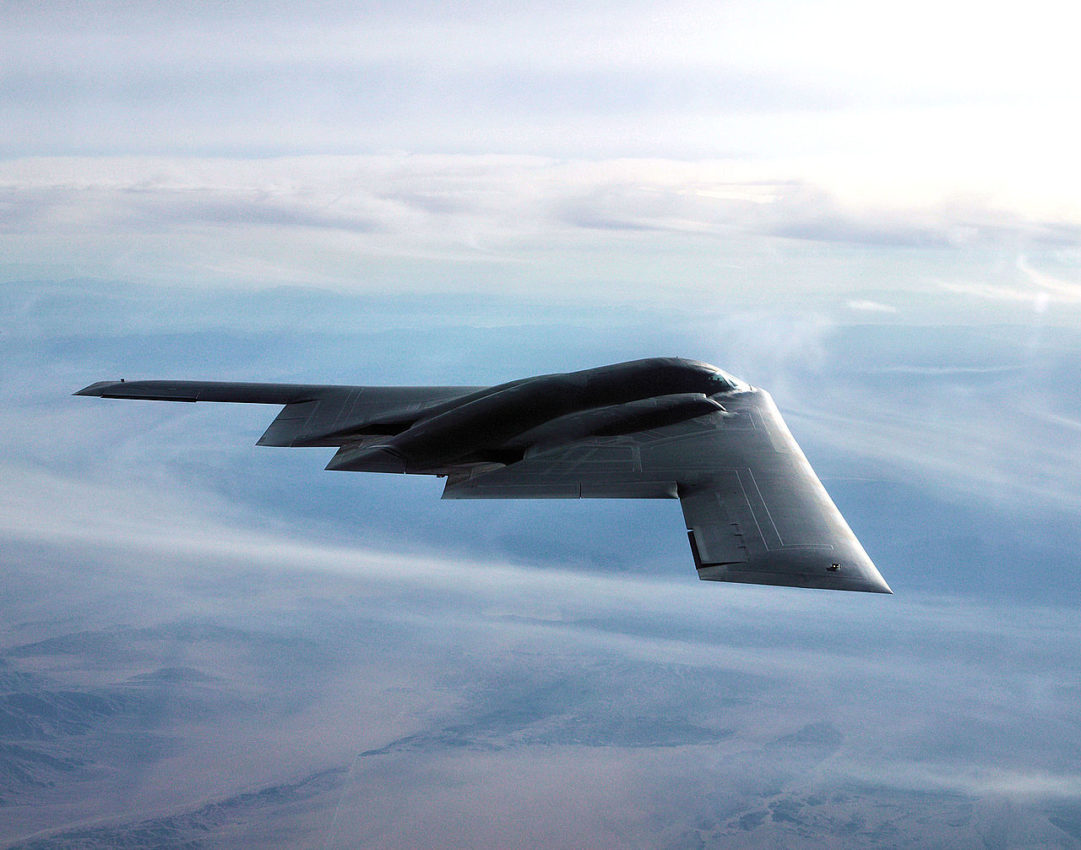 1º) Estados Unidos (13.209 aeronaves): Sem surpreender ninguém, a Força Aérea dos Estados Unidos (USAF) é a maior do mundo em escala. Fundada em 1947, a frota conta com caças F-22 Raptor, F-35 Lightning II, F-15 Eagle e F-16 Fighting Falcon, além dos bombardeiros estratégicos B-2 Spirit (foto) e B-52 Stratofortress.