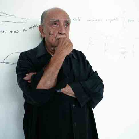 O projeto do "Polo de Arte e Cultura Popular de São Paulo", o Sambódromo, foi doação do arquiteto Oscar Niemeyer à prefeitura paulistana e foi aprovado em 30 de maio do mesmo ano.  - Flickr/Rui Mendes
