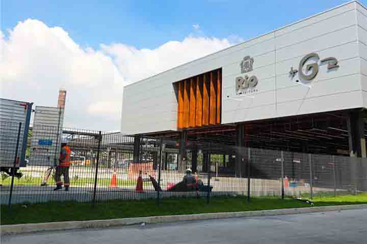 O terminal vai integrar diferentes modais de transporte: o BRT Transbrasil, 14 linhas de ônibus municipais e as linhas 1 e 4 do VLT. A estimativa é que mais de 150 mil pessoas passem pelo terminal todos os dias. - Divulgação Prefeitura do Rio de Janeiro