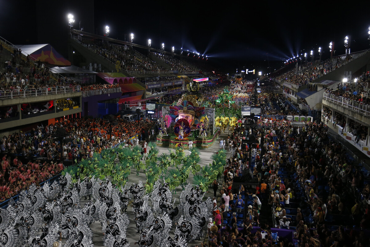 O samba-enredo Ã© responsÃ¡vel por potencializar outros quesitos, caso tenha beleza e facilite o andamento e o canto do intÃ©rprete. Ele tambÃ©m deve estar adequado ao que for apresentado no enredo e tentar fugir do lugar comum, tendo riqueza melÃ³dica e 