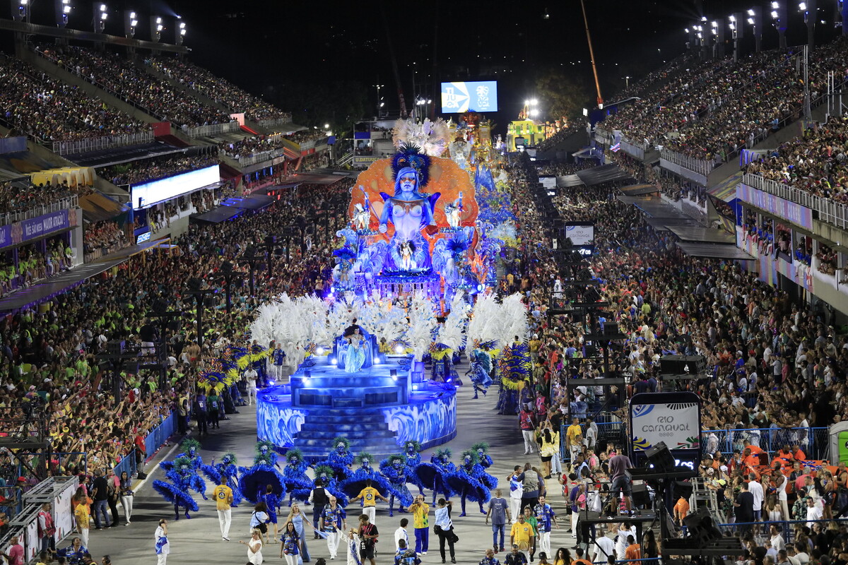Os jurados devem analisar o entendimento do tema, ou seja, se o carnavalesco conseguiu passar a mensagem de forma coesa, coerente e de fácil leitura também para o público. Antes do desfile, o livro Abre-Alas mostra todo o projeto para o jurado desde os croquis até a sinopse do enredo e a explicação de cada setor - organograma. 