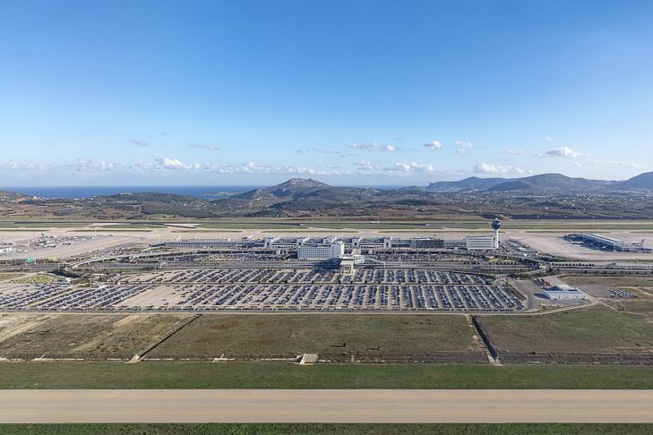 A ilha pode ser facilmente acessada por avião, com voos diretos de diversos países da Europa.