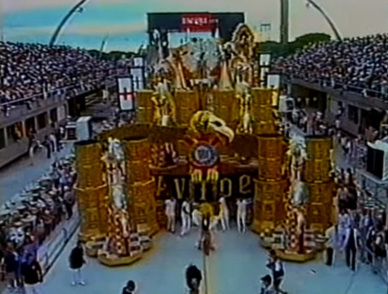 Em 1999, a Gaviões da Fiel volta a vencer o Carnaval com o enredo "O Príncipe Encoberto ou a busca de S. Sebastião na Ilha de São Luís do Maranhão", ao terminar empatada com a Vai-Vai. Nesse ano, teria vencido sozinha se houvesse critérios de desempate. O desfile contou a história da lenda de Dom Sebastião, rei de Portugal que desapareceu em 1579, contada na Ilha de Lençóis, no Maranhão. - Reprodução/Canal 
Will Uehara