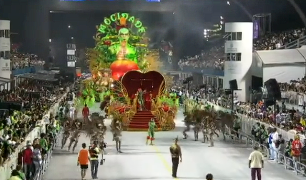 A escola de samba Mocidade Alegre foi a campeã do carnaval de São Paulo em 2013. A agremiação conquistou o bicampeonato com o enredo ?A sedução me fez provar, me entregar à tentação... da versão original, qual será o final?? - Reprodução/Canal Mocidade Alegre