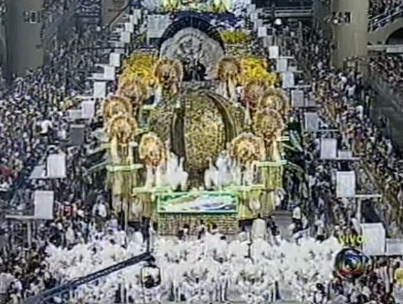 Além da X-9 Paulistana, a Vai-Vai também conquistou o título em 2000, sendo tricampeã do Carnaval de São Paulo. O enredo foi sobre a história de 500 anos do Brasil. - Reprodução/Canal 
Flávio Baccarat Futebol e Carnaval