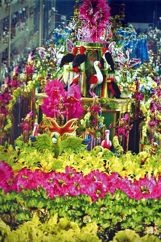 <p>A Imperatriz voltou a vencer o carnaval, desta vez em 1999, novamente com Rosa Magalhães. A agremiação de Ramos realizou um desfile sobre a missão de pintores holandeses no Brasil do século XVII, durante o governo de Maurício de Nassau em Pernambuco, para catalogar a natureza do país. </p>
