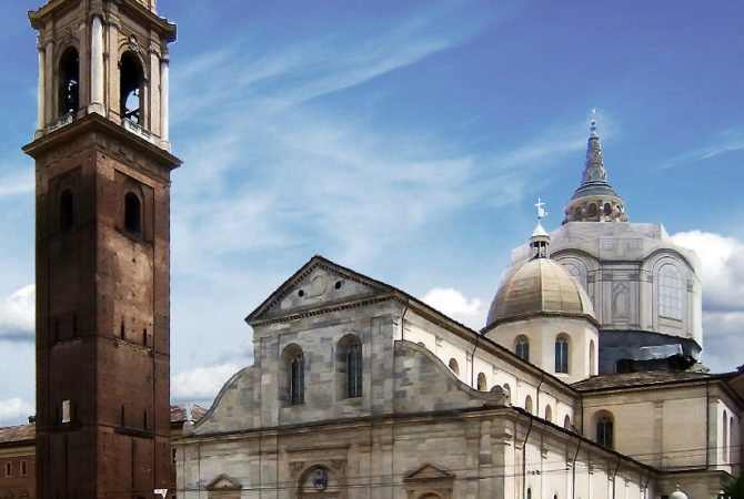 Santo Sudário está na Catedral de Turim, uma das mais fascinantes do mundo