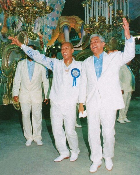 <p>A comunidade portelense é conhecida por sua paixão e dedicação ao samba e à escola. Diversas personalidades são (ou foram) portelenses, como Clara Nunes, Marisa Monte, Paulinho da Viola (à direita na foto), Candeia, Monarco, Noca da Portela, entre outros.</p>
