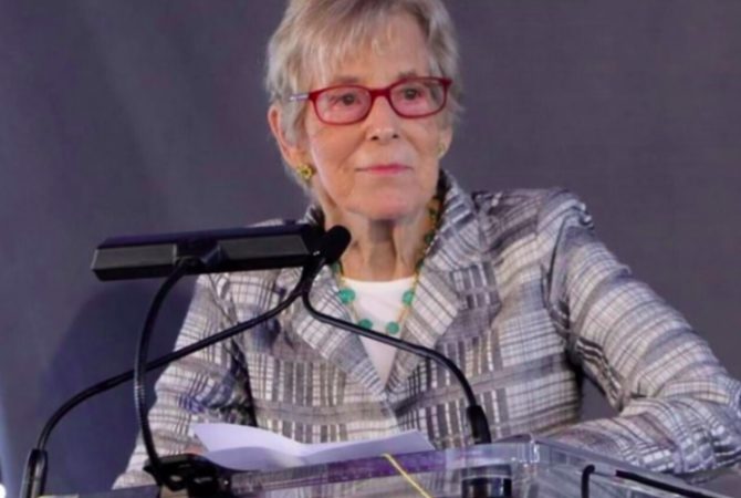 Pra quem não viu: Ex-professora faz história ao doar 1 bilhão de dólares para estudantes de Medicina