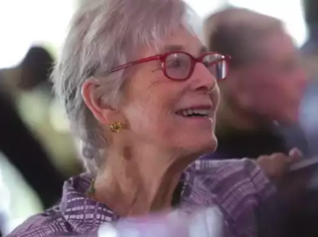 Ruth contou que, quando seu marido faleceu em 2022, ele deixou ações da Berkshire Hathaway para ela, com a mensagem póstuma: 