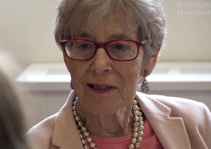 Essa doação é uma das maiores já feitas nos Estados Unidos para uma instituição de ensino. A professora é famosa por ajudar a criar ferramentas que detectam dificuldades de aprendizado em crianças e também por iniciar um programa de alfabetização para adultos.