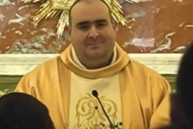 Pra quem não viu: padre italiano encontrou veneno no cálice da missa