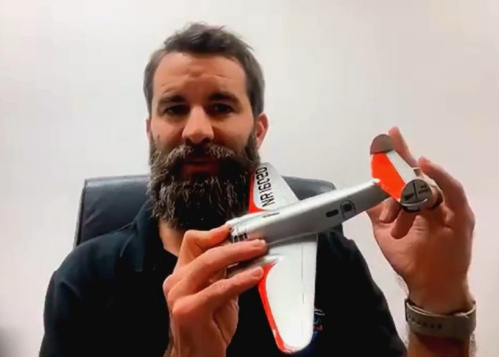David Jourdan, cofundador e presidente da Nauticos, afirmou que seria crucial localizar a certificação "NR16020" que estava impressa na parte inferior da asa do Lockheed.