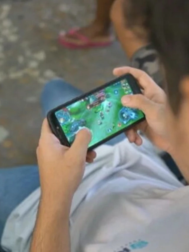 Restrição ao uso de celular nas escolas: saiba detalhes da legislação federal