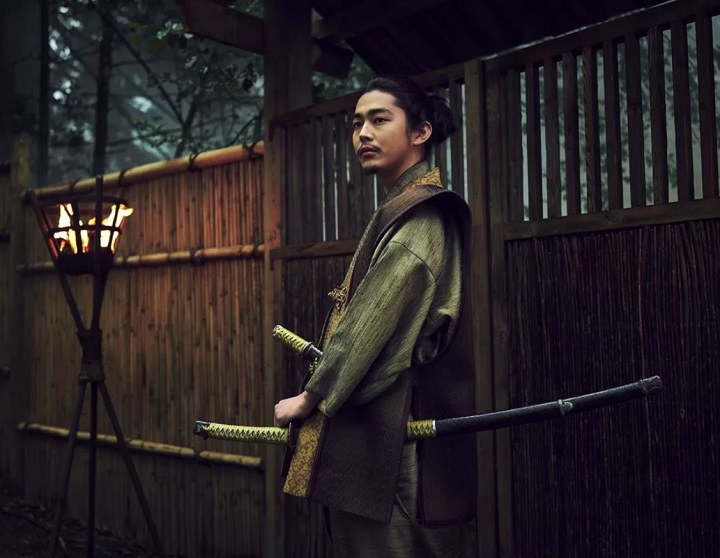 “No final das contas, construímos tantos cenários como teríamos construído para um longa-metragem de 80 a 100 dias a tempo de estarmos prontos para os dois primeiros episódios”, contou a designer Helen Jarvis à CNN.