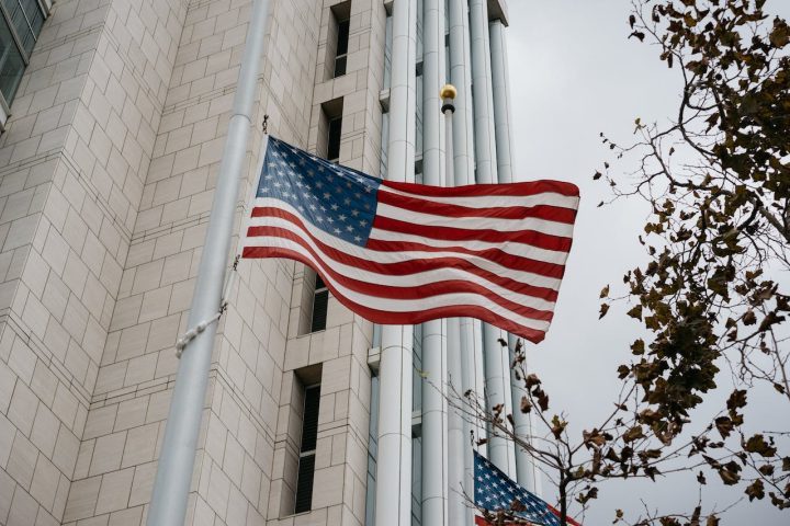 Nos Estados Unidos, o sistema Ã© mais complexo devido a sucessivas alteraÃ§Ãµes legislativas, como o 