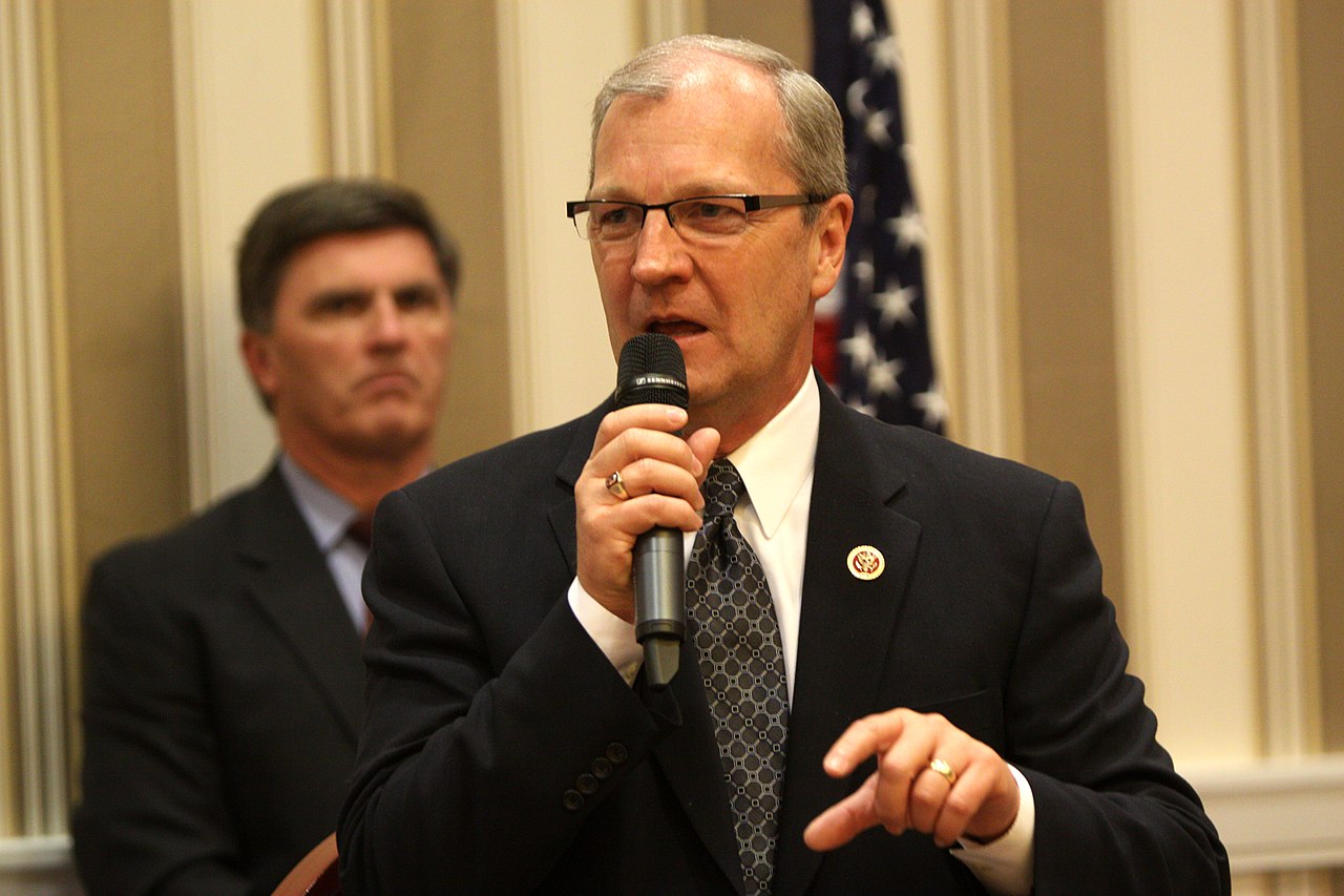 Em 2023, os senadores republicanos JD Vance (Ohio) e Kevin Cramer (Dakota do Norte - foto) apresentaram um projeto de lei ao congresso na mais recente tentativa de emplacar o inglês como língua oficial.  - Gage Skidmore/Wikimedia Commons