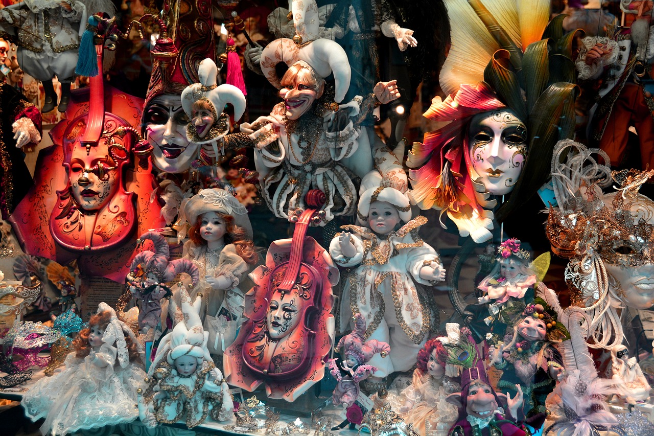 Carnaval (Veneza) - Outro carnaval atraente e tradicional é o de Veneza, famoso pelas máscaras super decoradas e que criam um clima de mistério à festa. -Imagem de Jondolar Schnurr por Pixabay