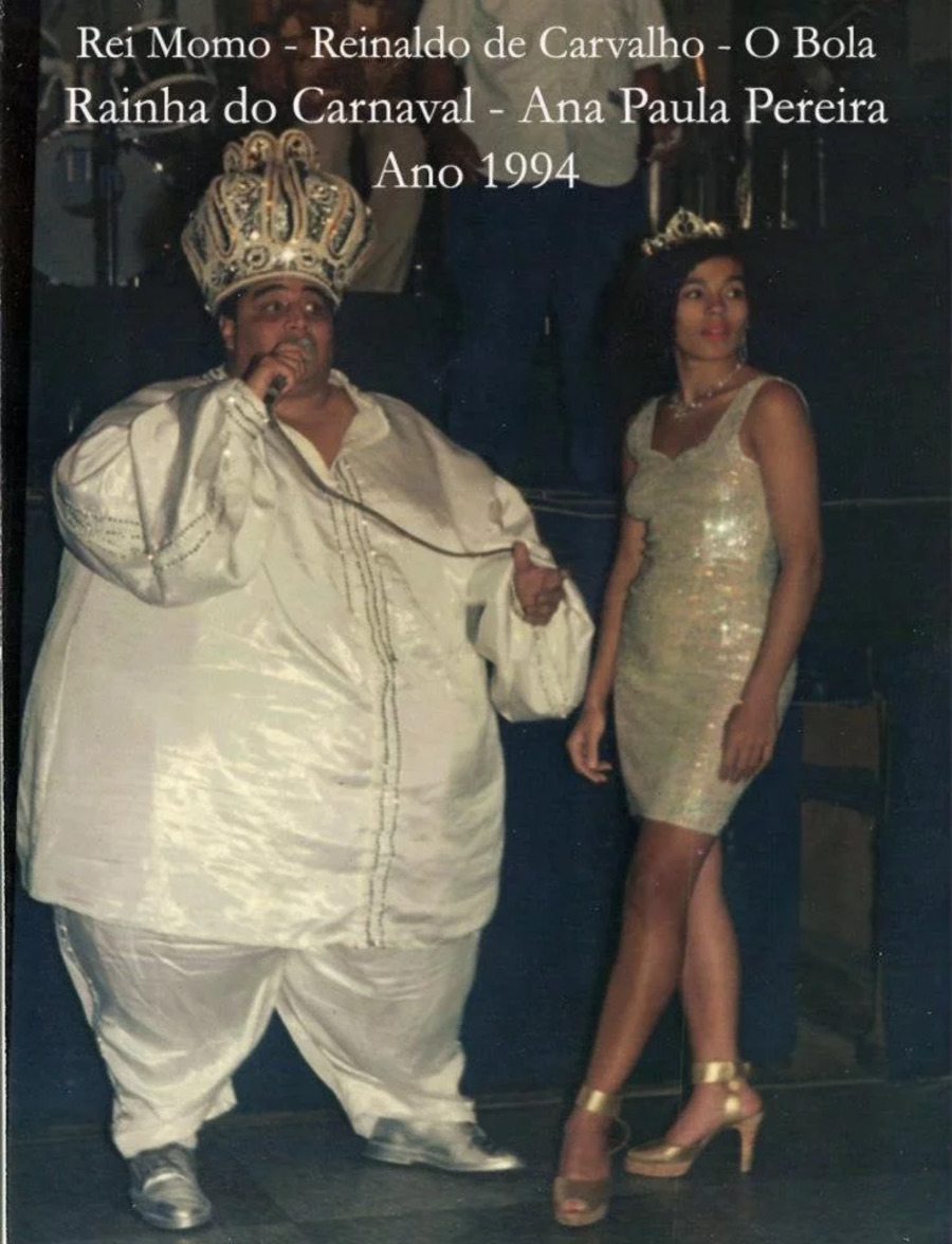 <p>No Rio de Janeiro, que iniciou a tradição e se orgulha de ter o “Rei Momo I e Único”, Reynaldo de Carvalho, o Bola, reinou por nove anos seguidos (de 1987 a 1995), um recorde até hoje. </p>
