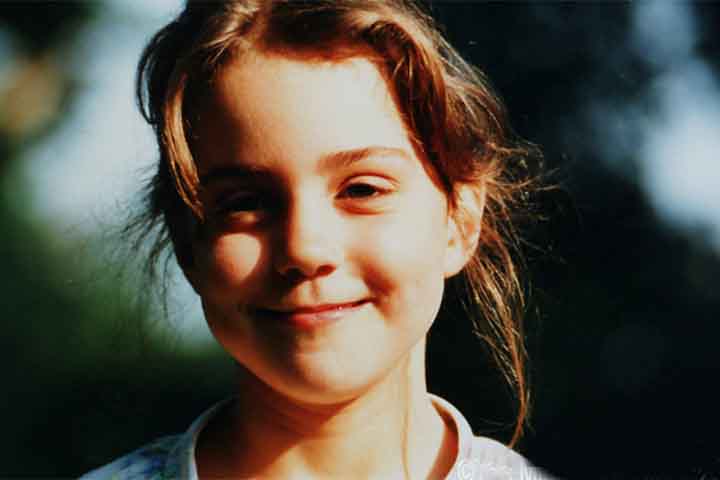 Kate Middleton nasceu dia  9 de janeiro de 1982. Ela é a mais velha de três filhos de pais que se tornaram milionários. Seu anel de noivado pertencia à princesa Diana.- Arquivo de família