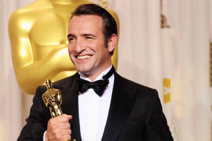 A Paramount+ e a France Télévisions anunciaram recentemente uma nova série do Zorro, estrelada pelo ator Jean Dujardin. O artista francês ganhou o Oscar de melhor ator pelo elogiado filme 