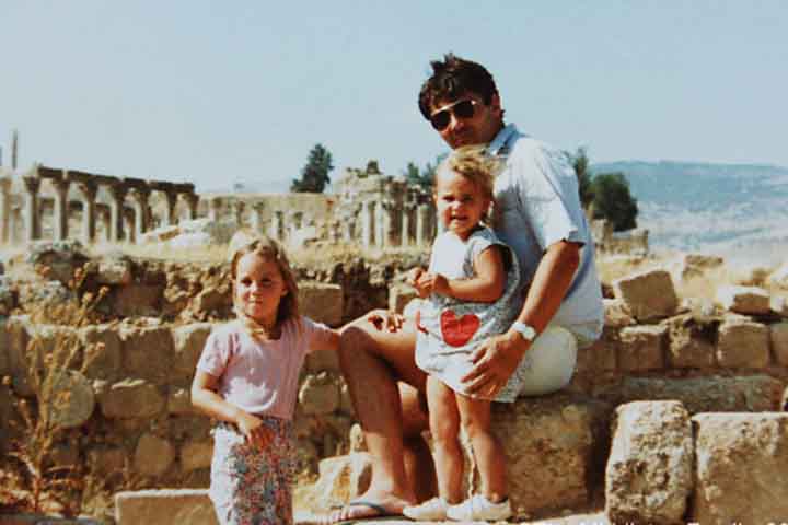 Kate é filha de um ex-piloto e de uma ex-comissário de bordo que fundou uma empresa de venda por entregas de artigos para festas infantis. Seu pai também vem de uma família ligada à aristocracia britânica.- Arquivo de família