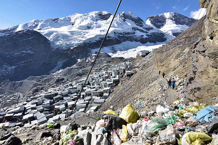 Estima-se que La Rinconada tenha entre 30 mil e 50 mil habitantes, muitos dos quais vivem em condições precárias, a começar pelo clima.