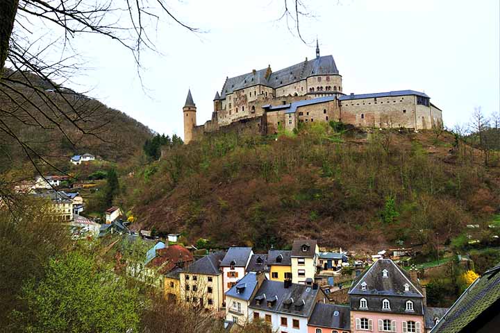 Castelo de Vianden - Luxemburgo - Imagem de Hans Bijstra por Pixabay