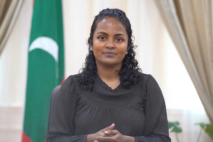 Em maio de 2021, Aminath Shauna, ministra do Meio Ambiente, já ressaltava que a República das Maldivas era o país mais vulnerável do mundo, considerando as mudanças climáticas. Para tentar conter essa ameaça, o país começou a adotar medidas como a redução das emissões de carbono e a construção de cidades flutuantes.