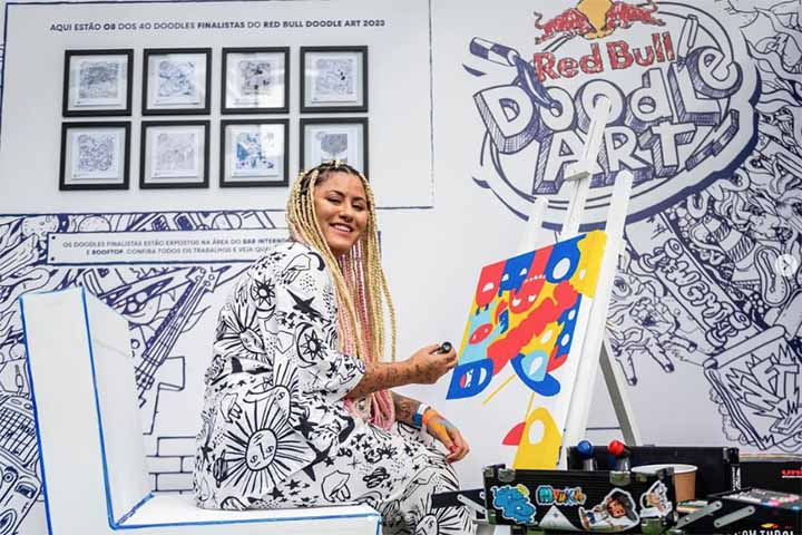 Uma das artistas foi a designer Ana Carolina Iannaccone, de Florianópolis (SC). Ela viajou a São Paulo, já que as obras estavam concentradas na Estação Barra Funda da CPTM. "A Hello Kitty fez parte da minha infância. Corri para participar. Fui selecionada e fiquei feliz demais".
