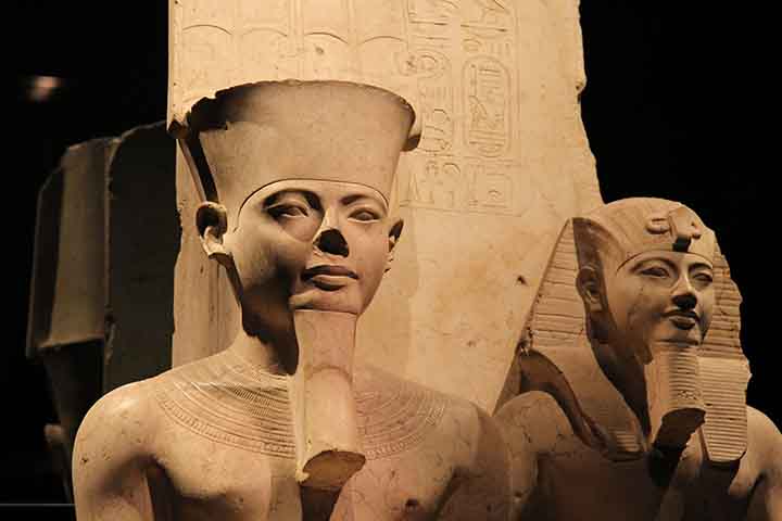 "Embora não tenhamos encontrado o complexo que estávamos inicialmente procurando, uma estátua de tamanha importância é um sinal de que estamos escavando no lugar certo", disse Adel Okasha, um oficial de antiguidades que supervisionou a escavação, ao The National.