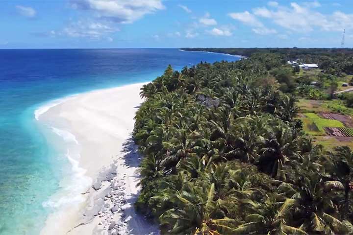 Por isso, até o ano de 2100 o arquipélago poderá ser totalmente submerso, visto que 80% das ilhas das Maldivas estão apenas um metro acima do nível do mar.