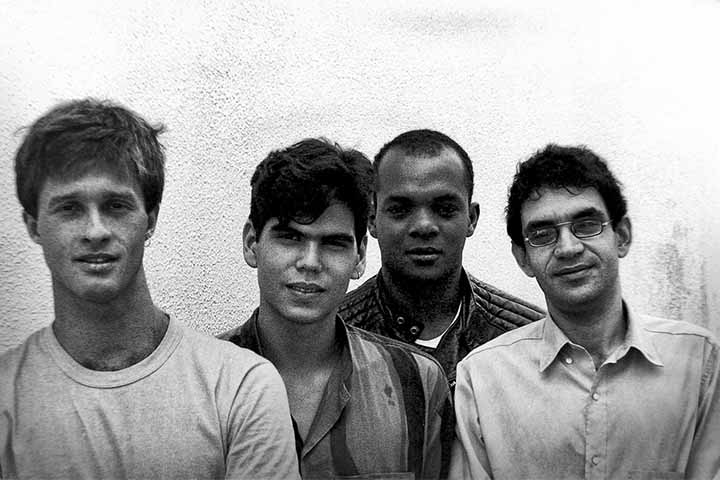 Em 1981, a banda se separou após desentendimentos entre Renato Russo e Fê Lemos. Na sequência, o vocalista faria apresentações solo e depois formaria a Legião Urbana, banda que o consagraria nacionalmente.
